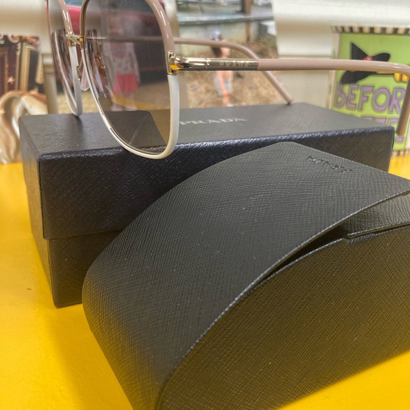 Prada white and pink big frames - Picture 3 of 9